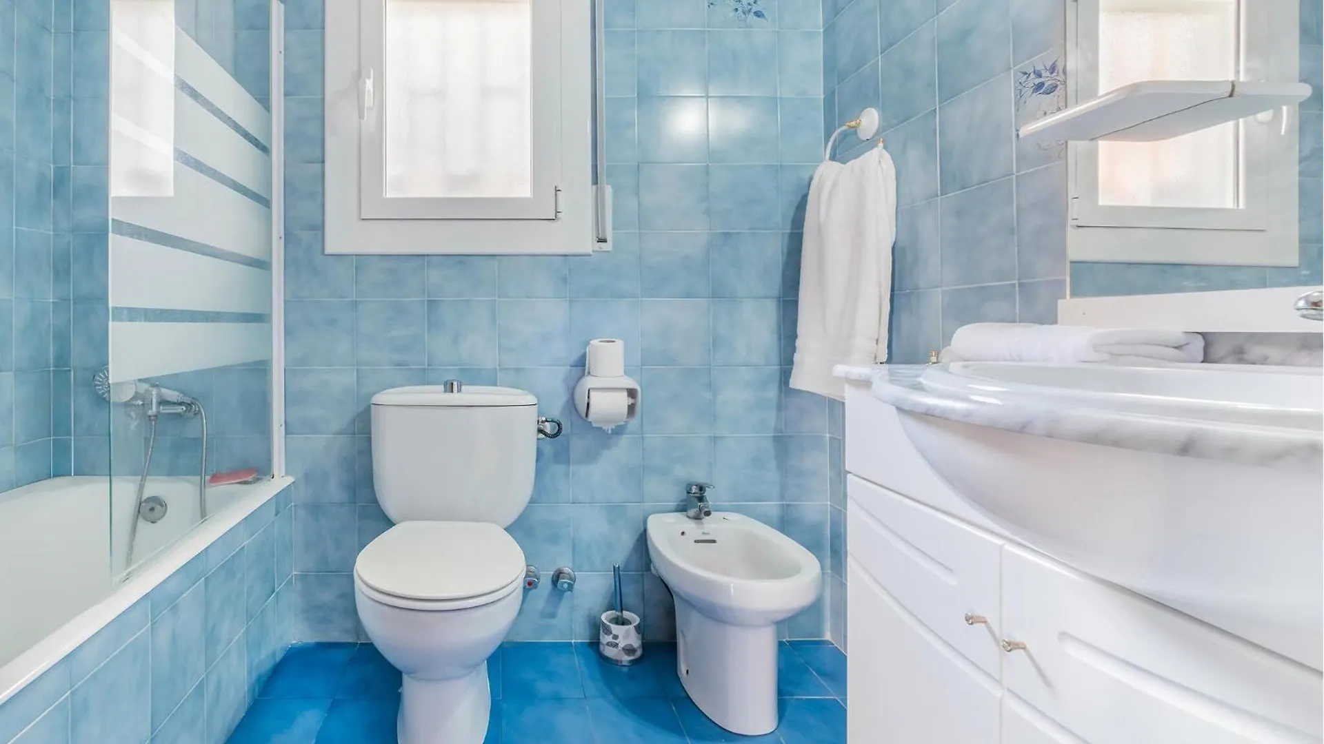 4 Bedroom Amazing Home In Cunit 0*,